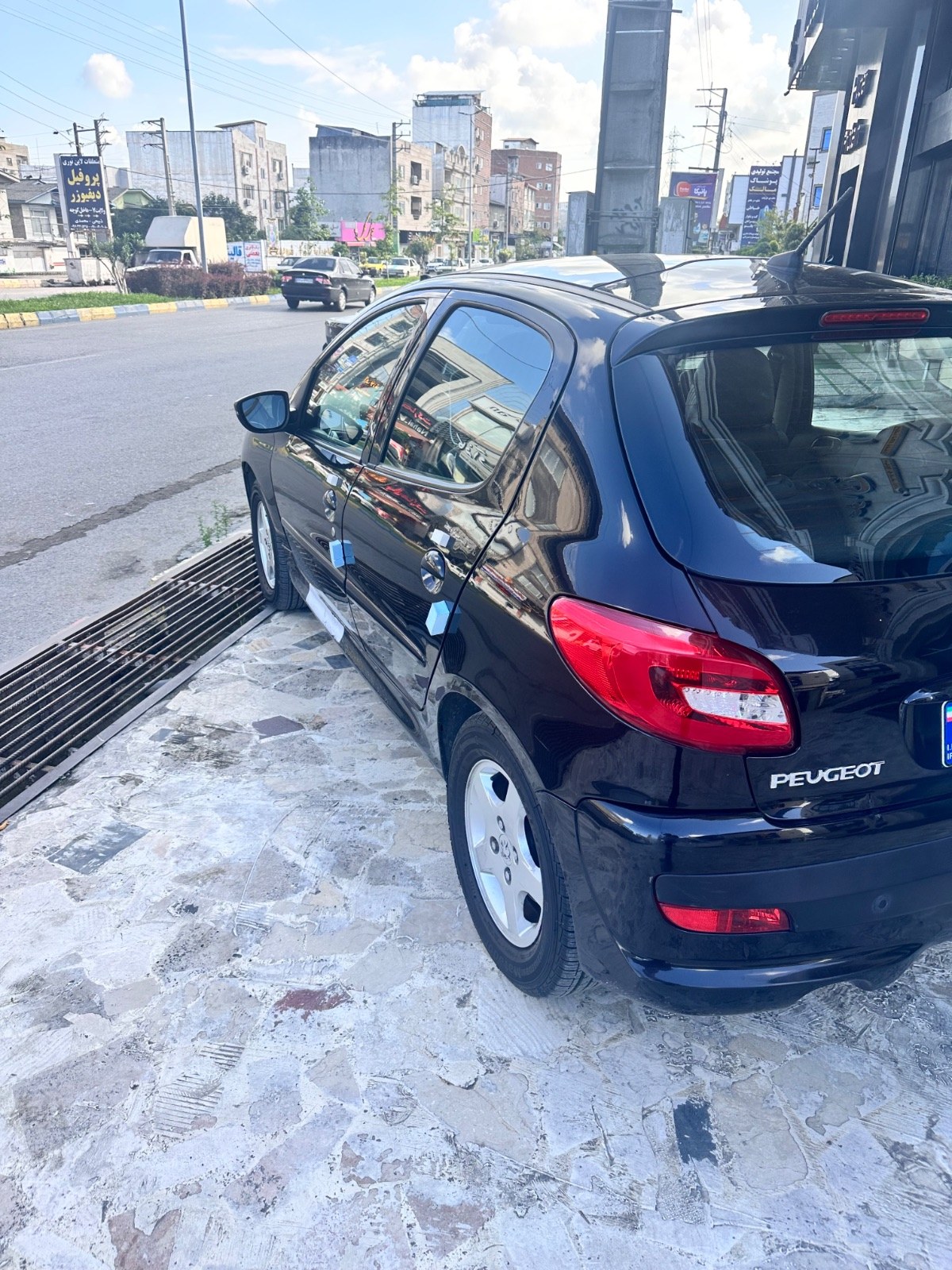 تصویر پژو 207 دنده ای