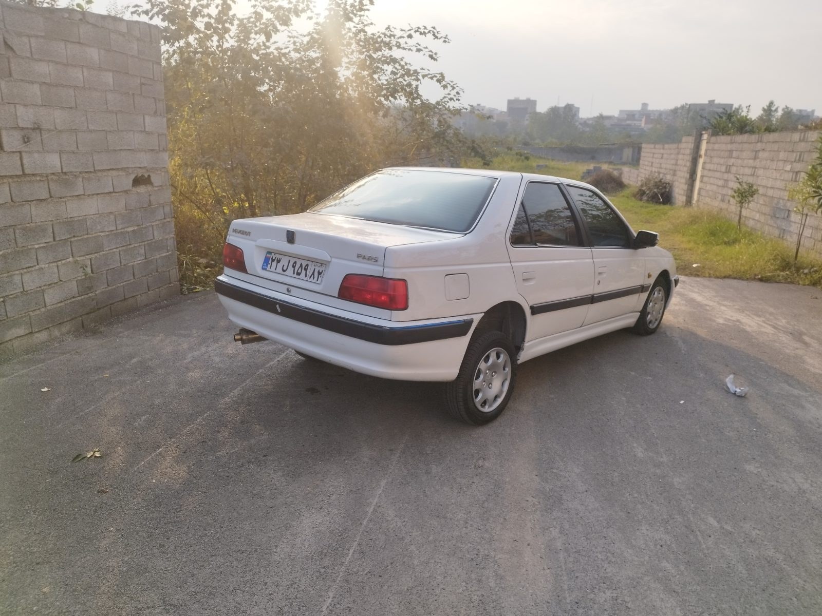 تصویر پژو پارس ساده